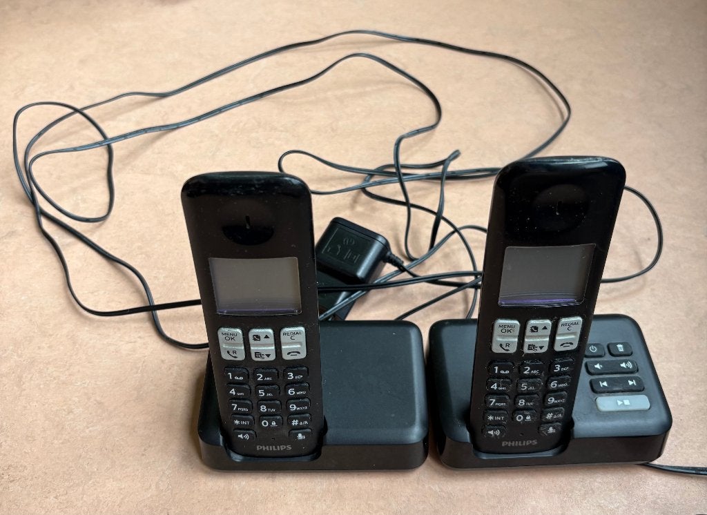 2 Philips telefoons, oplaadbaar, handsfree, Telecommunicatie, Ophalen of Verzenden, Gebruikt, 2 handsets