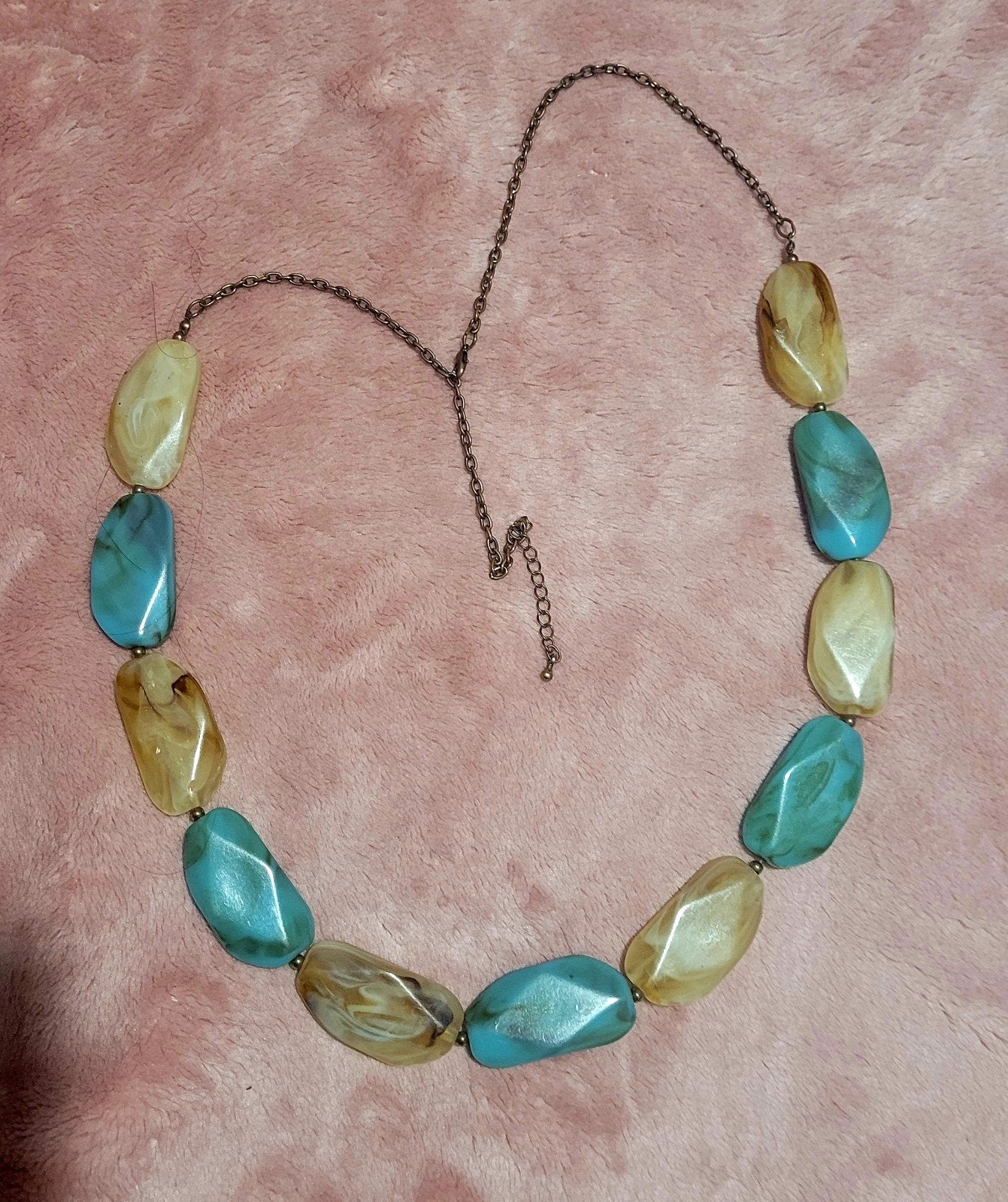 Ketting met turquoise en beige stenen, Sieraden, Tassen en Uiterlijk, Kettingen, Overige materialen, Verstelbaar, Blauw, Nieuw
