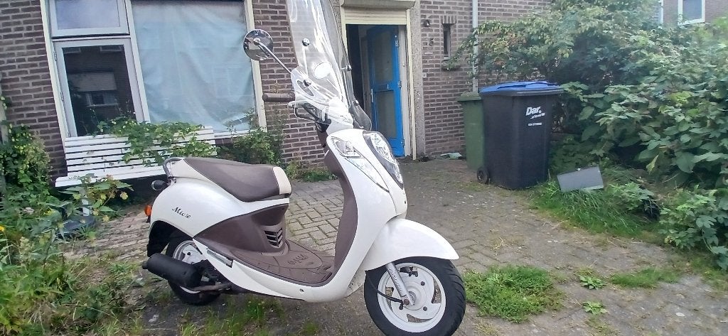 Mooie mio scooter, Zo goed als nieuw, Benzine, Maximaal 25 km/u, Ophalen