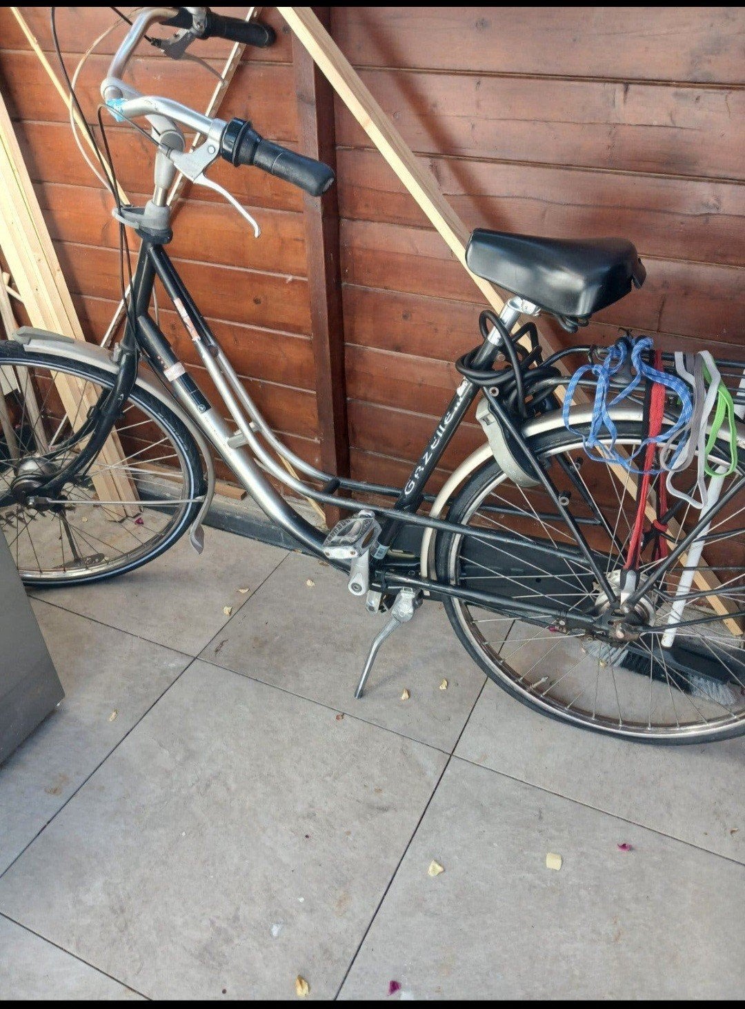 Dames fiets fietst goed alleen achter band Lek, Fietsen en Brommers, Fietsen | Dames | Omafietsen, Ophalen, Gebruikt