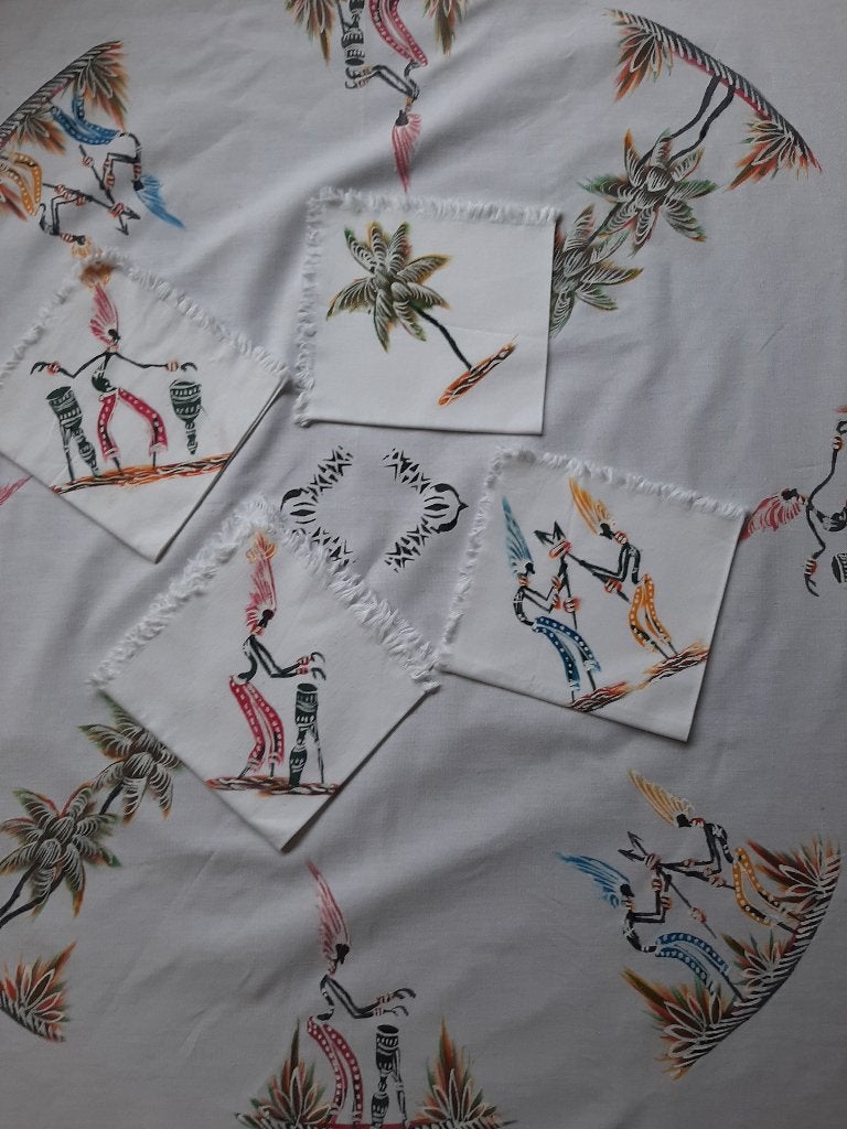 Handbeschilderd tafelkleed 150 cm rond, Rond, Ophalen of Verzenden, Zo goed als nieuw, Beige