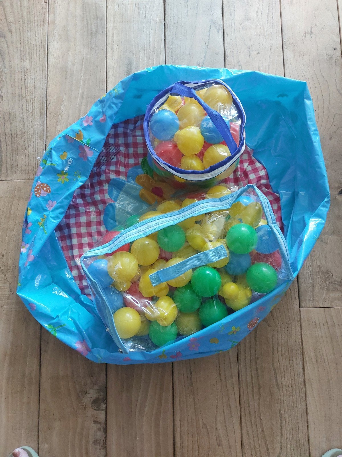 klein opblaasbaar badje met speelballen en eendjes, Ophalen, Gebruikt, Jongen of Meisje