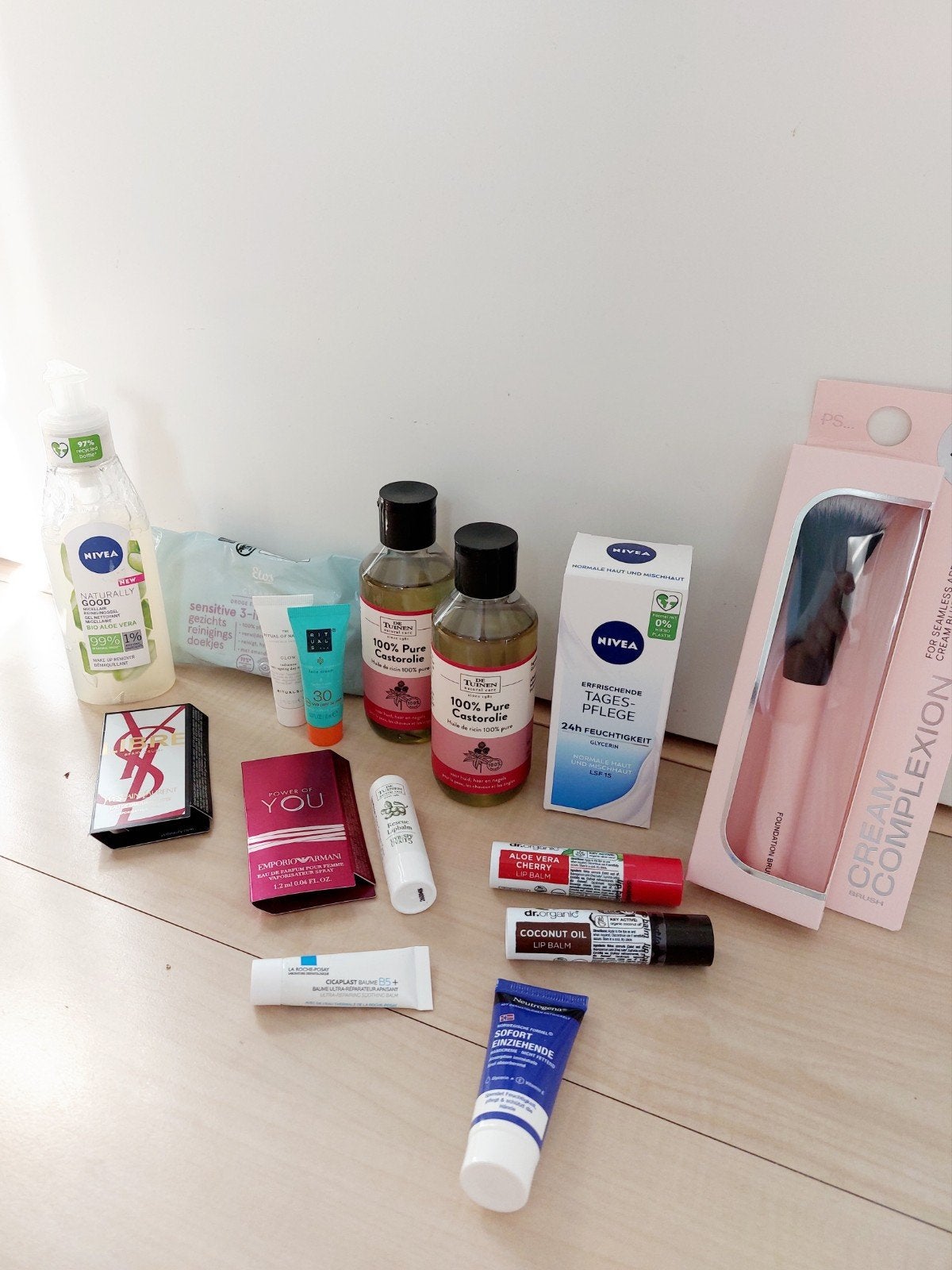 Nieuw beautypakket met 15 producten, Ophalen of Verzenden, Nieuw, Bodylotion, Crème of Olie