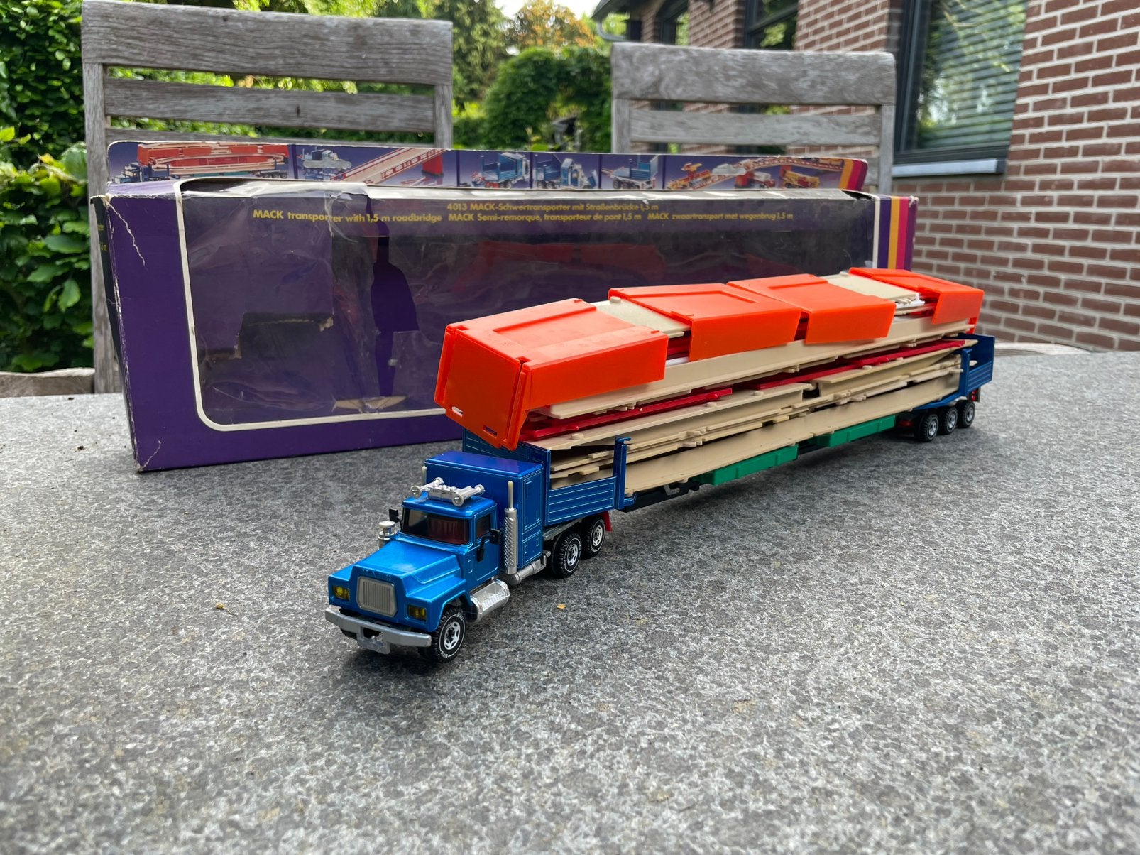 Siku 4013 - Mack met viaduct, Hobby en Vrije tijd, Ophalen of Verzenden, Zo goed als nieuw, Bus of Vrachtwagen, SIKU