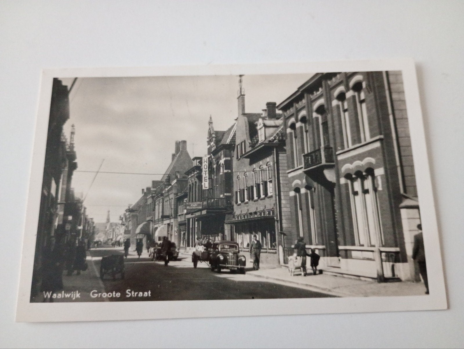 Fotokaart Waalwijk Groote Straat met Auto, Verzamelen, Ophalen of Verzenden, 1920 tot 1940, Ongelopen, Noord-Brabant