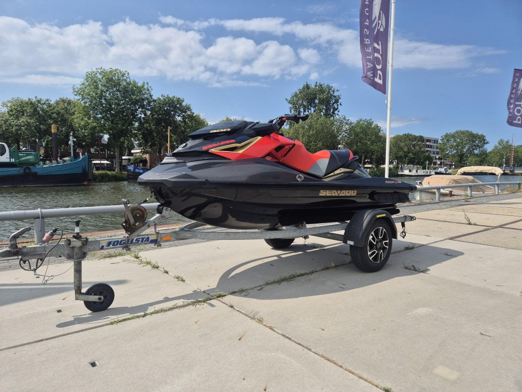 SEA-DOO RXP X 300 RS (2020) 38 VAARUREN + TRAILER, Niet ingevuld, Niet ingevuld, Zo goed als nieuw, Benzine