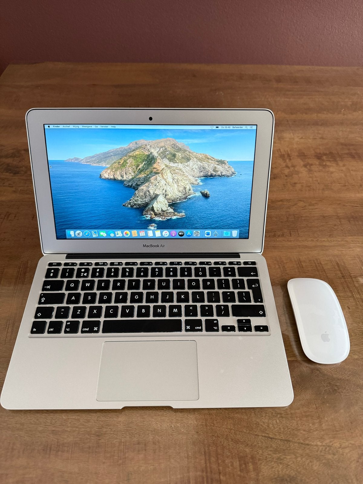 MacBook Air 11 inch met Magic Mouse, Computers en Software, Apple Macbooks, Gebruikt, Qwerty, Ophalen of Verzenden, 128 GB of minder