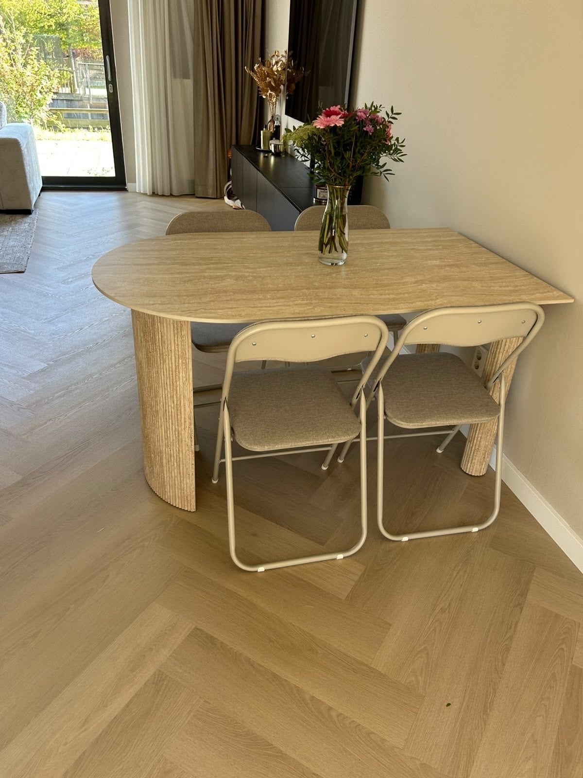 Halfronde Eettafel Laycie Travertinlook, 140 x 80cm, Huis en Inrichting, Ophalen, Overige materialen, 100 tot 150 cm, Travertinlook
