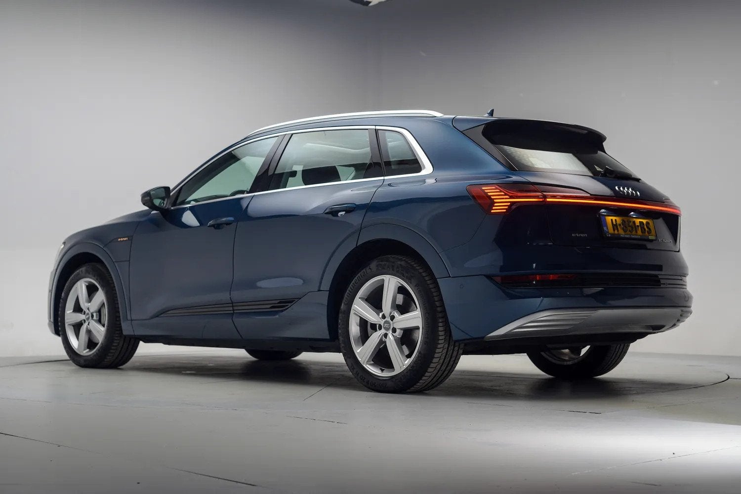 Audi e-tron 50 Quattro Launch Edition Plus [ Panorama Navi A, Auto's, Automaat, 0 cilinders, 124 €/maand, Blauw