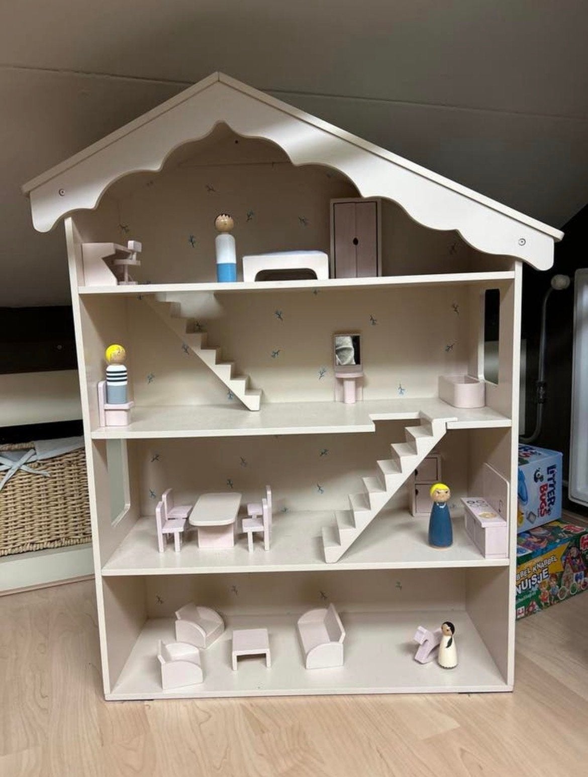 Zo goed als nieuw poppenhuis Petit Amelie, Ophalen, Zo goed als nieuw, Poppenhuis