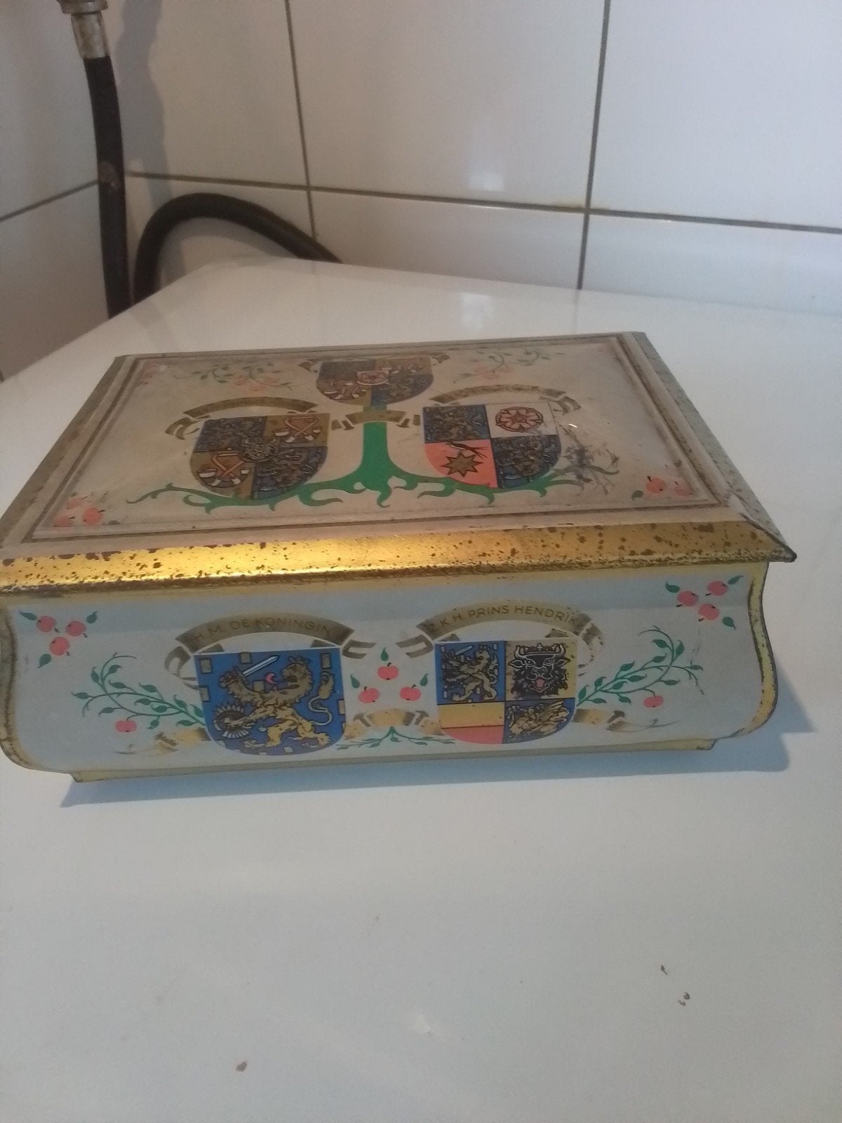 Oud blik met scharnier 'Je Maintiendrai' Koninklijk Huis, Verzamelen, Ophalen of Verzenden, Gebruikt, Overige, Overige merken