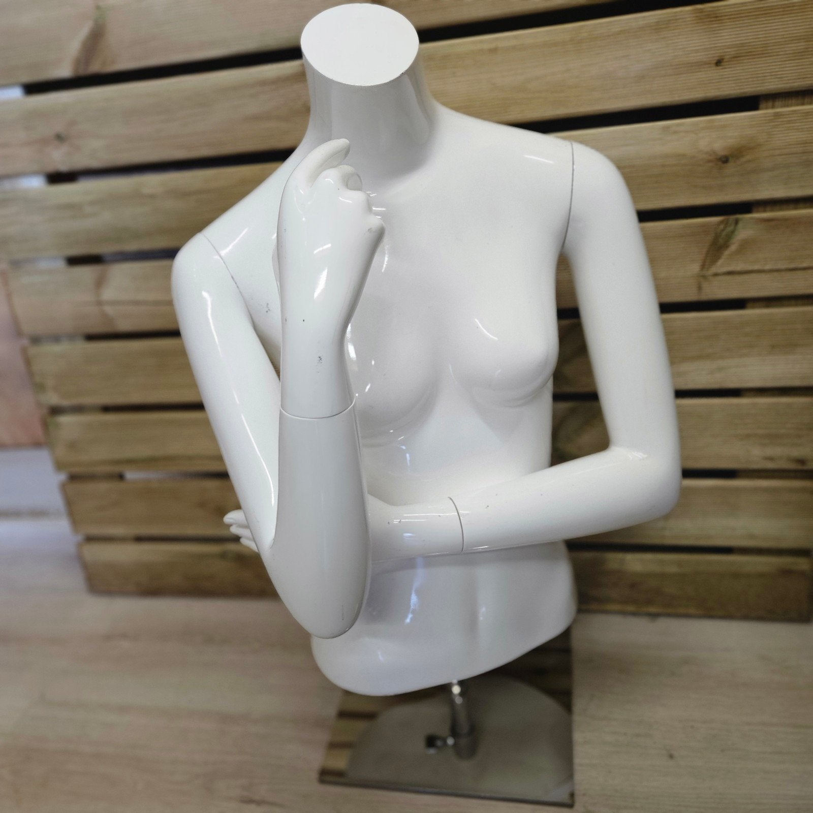 Witte dames paspop torso met armen en pose - Gebruikt, Ophalen of Verzenden, Gebruikt, Wit, Kunststof