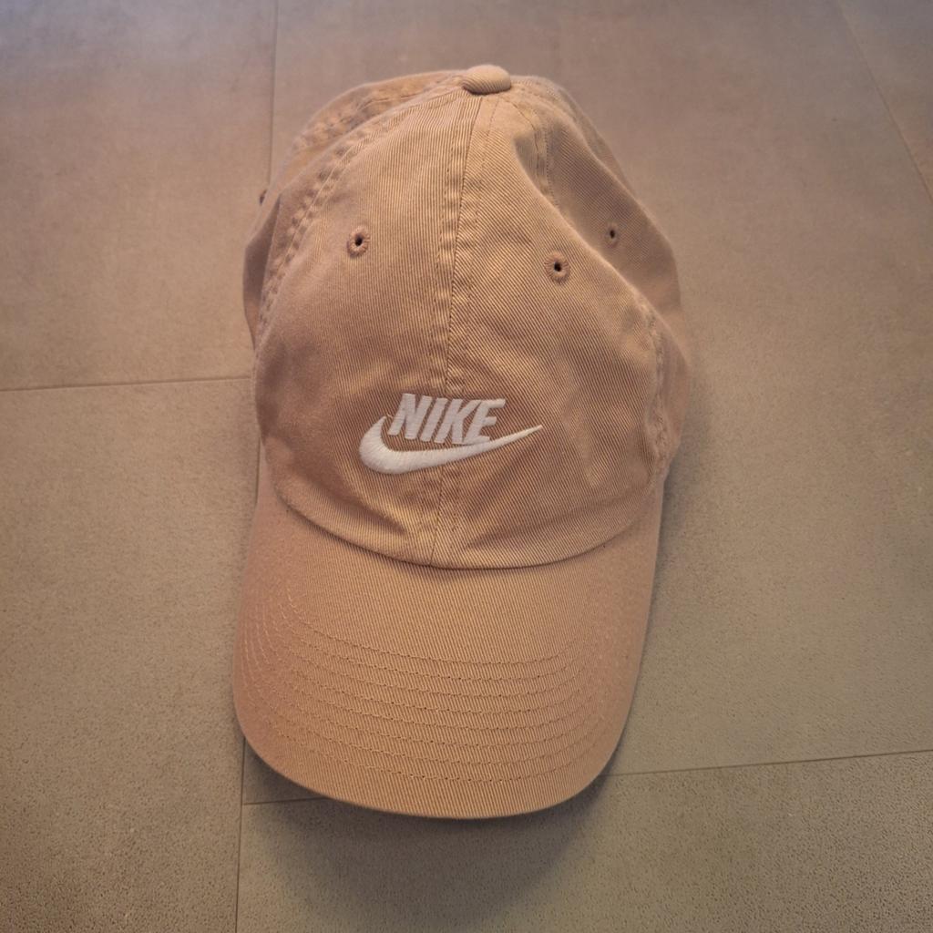 Nike Club Cap - Beige/Zandkleurige Pet S/M, Kleding | Heren, Hoeden en Petten, Ophalen of Verzenden, Gedragen, Nike, Pet