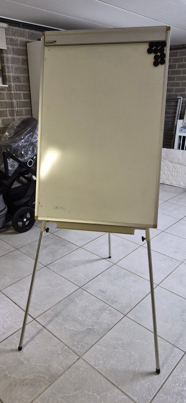 Whiteboard incl. magneten (in hoogte verstelbaar), Ophalen, Zo goed als nieuw, Whiteboard