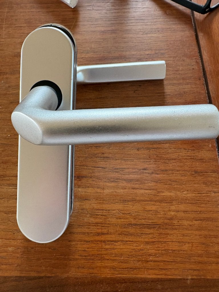 Zilverkleurige deurklink set, Doe-het-zelf en Verbouw, Ophalen of Verzenden, Gebruikt, Chroom, Klink of Kruk