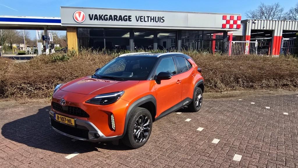 Toyota YARIS CROSS 1.5 HYBRID EXPLORE TWO-TONE LAK + BLACK P, Gebruikt, Overige kleuren, Met garantie (alle), 49 €/maand