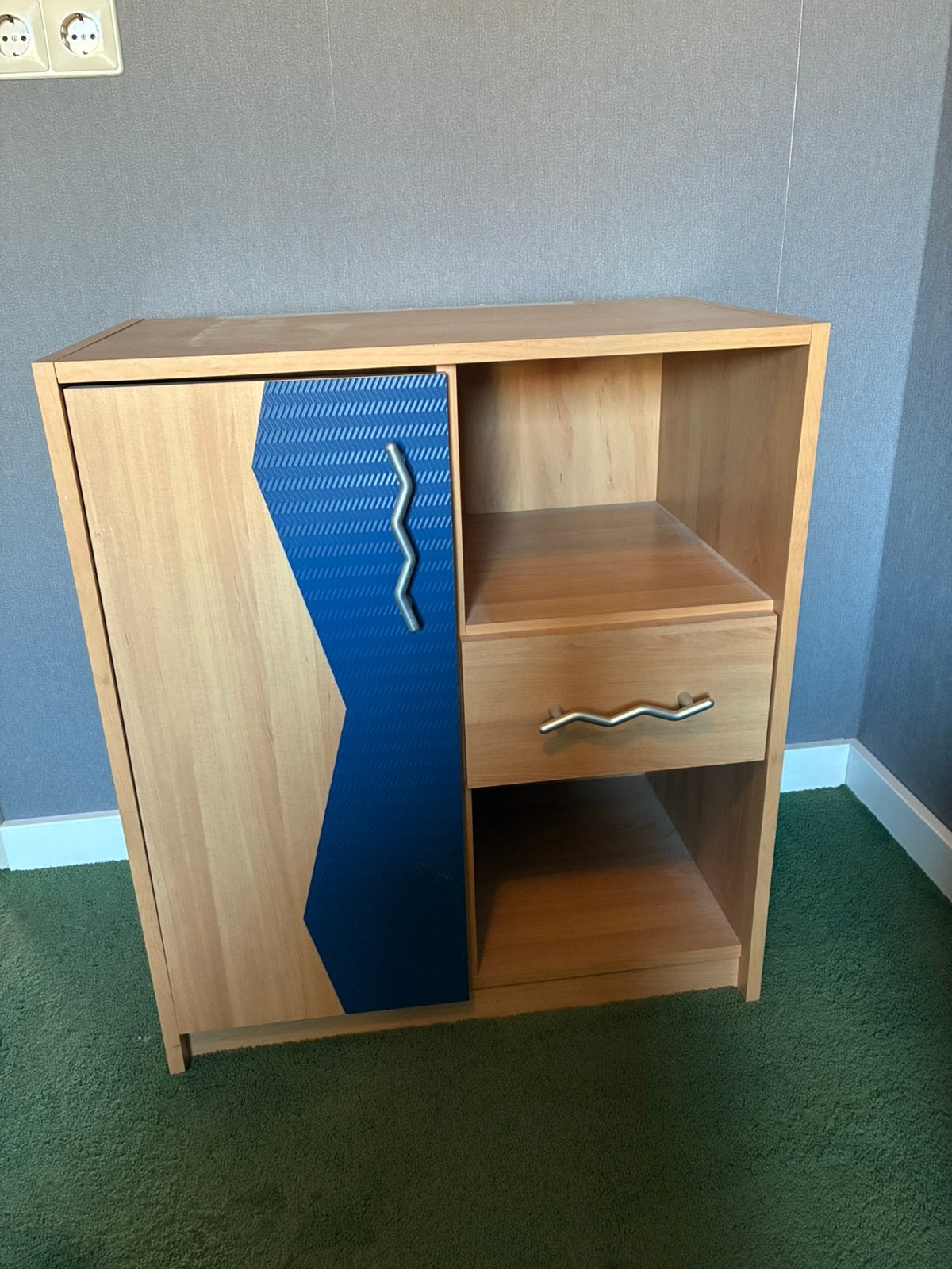 Klein kastje met blauw detail, Huis en Inrichting, Kasten | Overige, Ophalen, Gebruikt