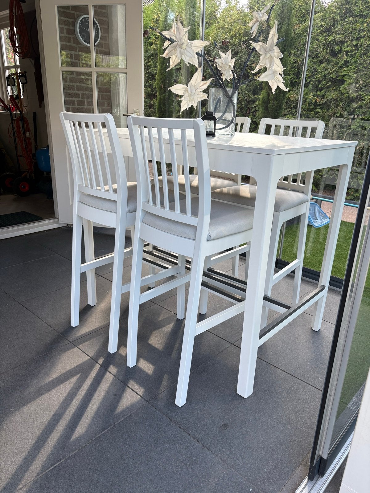 Witte bartafel met 4 barkrukken - Zo goed als nieuw, Ophalen, Wit, Zo goed als nieuw, Vier