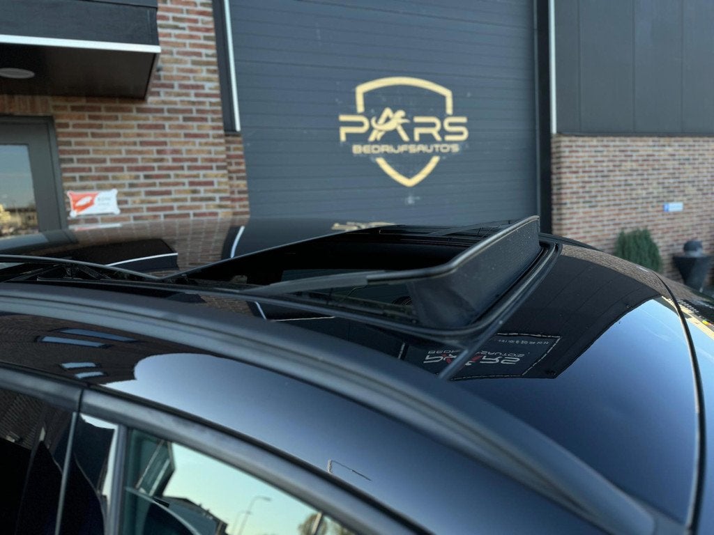 Ford Kuga 2.5 PHEV ST-Line X Automaat volle opties Pano keyl, Auto's, 14 kWh, Gebruikt, 4 cilinders, Zwart