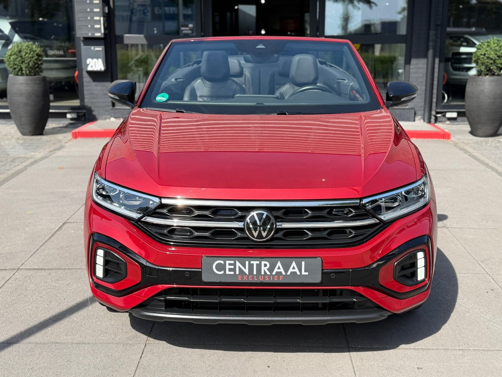 Volkswagen T-Roc Cabrio 1.5 TSI R-Line Leder|ACC|Keyless|Bea, Auto's, Zwart, 4 cilinders, 4 stoelen, Bedrijf