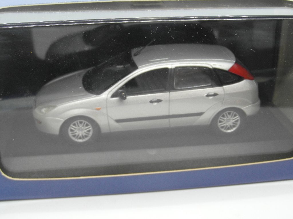 Ford Focus 5 deurs  Minichmaps  1:43, Ophalen of Verzenden, Zo goed als nieuw, Auto, MiniChamps