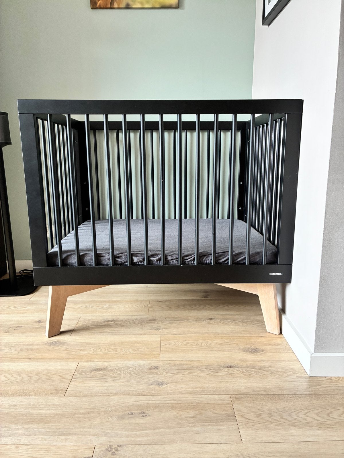 Kidsmill box - Zwart met Eiken Houten Poten, Ophalen, Gebruikt