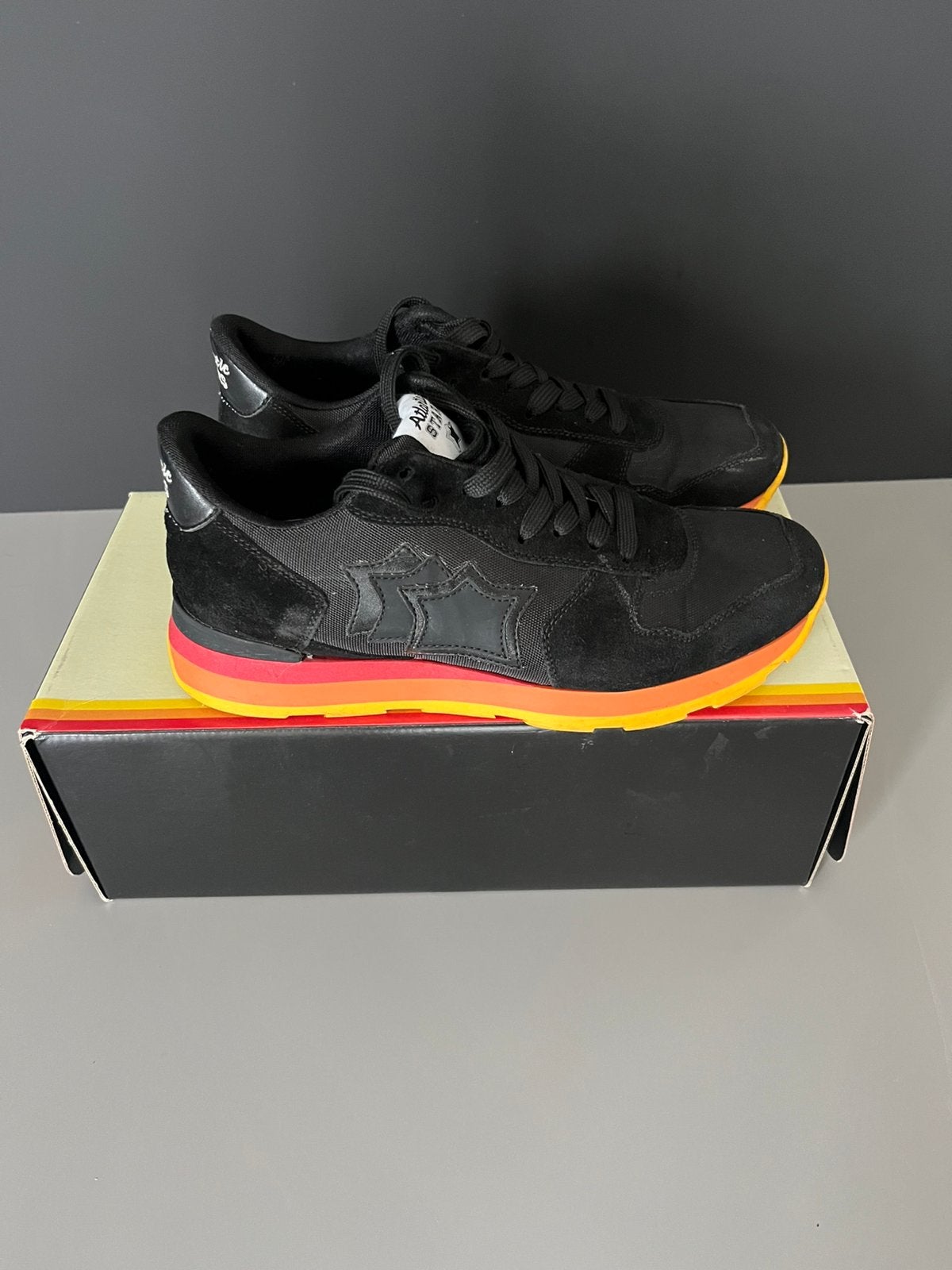 Atlantic Stars sneakers zwart oranje rood 40, Zwart, Ophalen of Verzenden, Sneakers of Gympen, Zo goed als nieuw