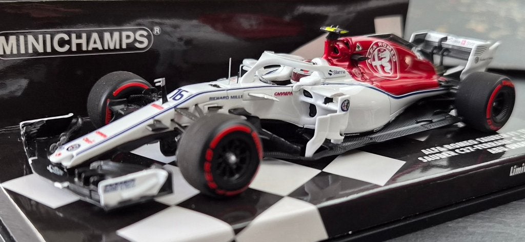 Minichamps Alfa Romeo C37 Charles Leclerc 1:43 Abu Dhabi, Hobby en Vrije tijd, Ophalen of Verzenden, Nieuw, Auto, MiniChamps
