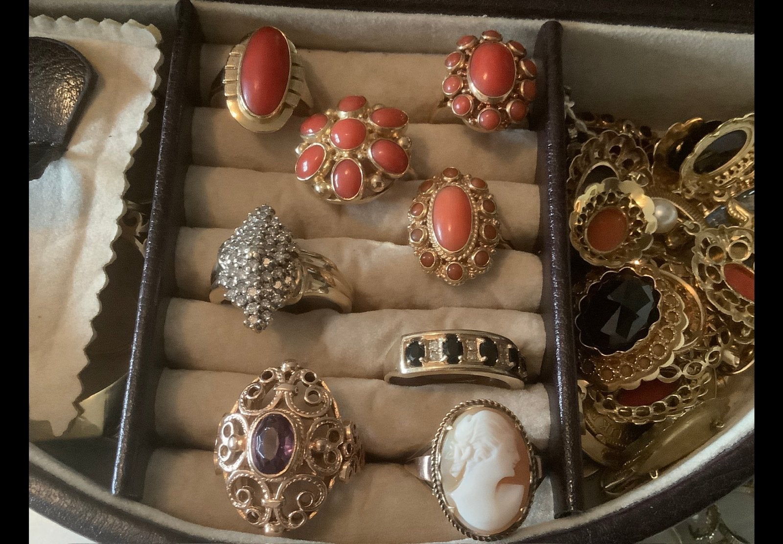 Antike vintage gouden ringen Bloedkoraal edelstenen..14/18 k, Verzenden, Zo goed als nieuw, Dame, Goud