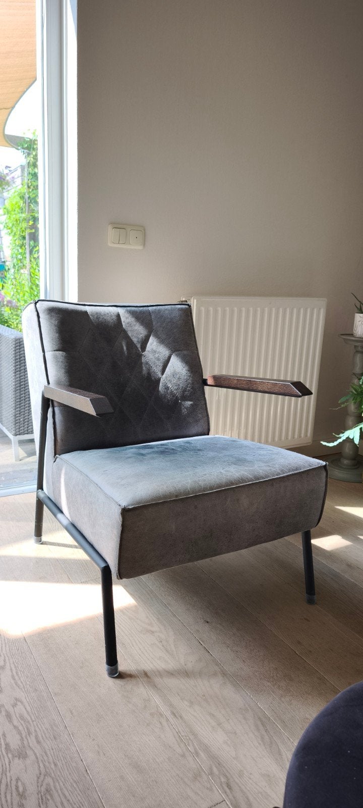 Eleonora Fauteuil Wieb - Comfortabele grijze fauteuil, Ophalen, Gebruikt, Modern, Industrieel, Hout