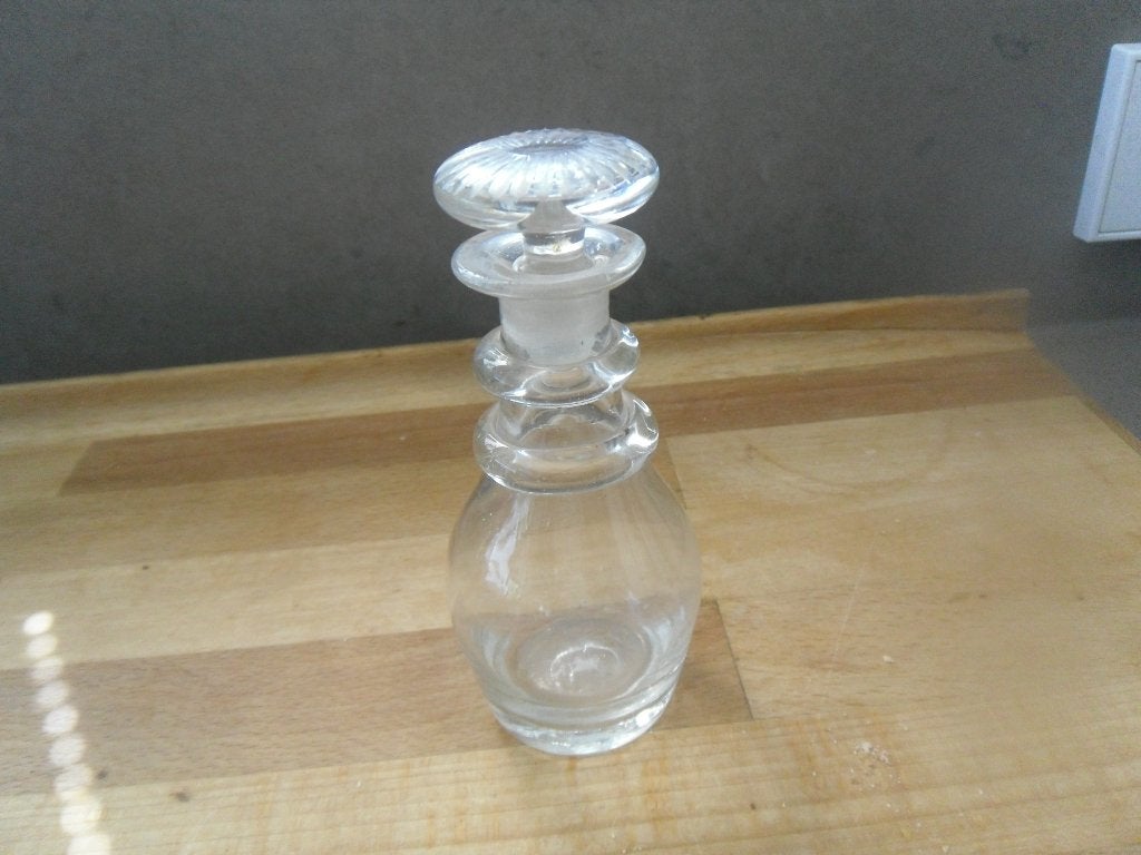 oud glazen stopflesje met glasdraad versierd, Verzamelen, Glas en Borrelglaasjes, Ophalen of Verzenden, Gebruikt, Overige typen