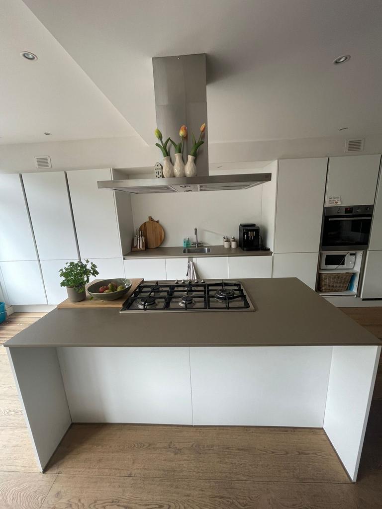 Bruynzeel keuken met kookeiland, Huis en Inrichting, Keuken | Complete keukens, Gebruikt, Wit, Enkelwandige keuken, Ophalen of Verzenden