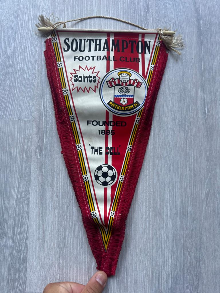 Vintage Southampton FC Vaantje - The Saints Football Club, Verzamelen, Sportartikelen en Voetbal, Ophalen of Verzenden, Gebruikt