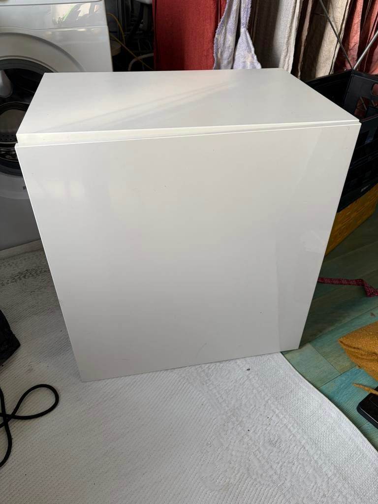 Besta kast 60x42x64 met hoogglans deur, Ophalen, 50 tot 100 cm, Zo goed als nieuw, Minder dan 100 cm