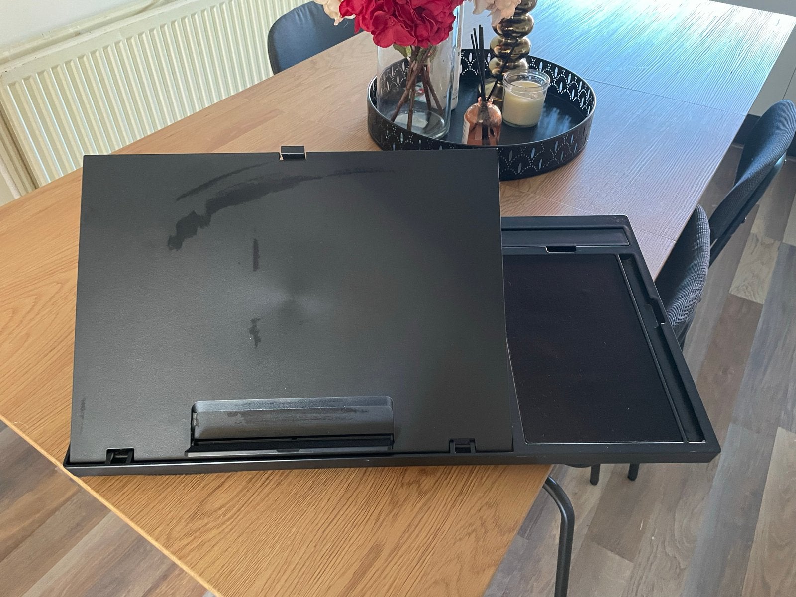Handige laptoptafel - Weinig gebruikt, Ophalen of Verzenden, Zo goed als nieuw