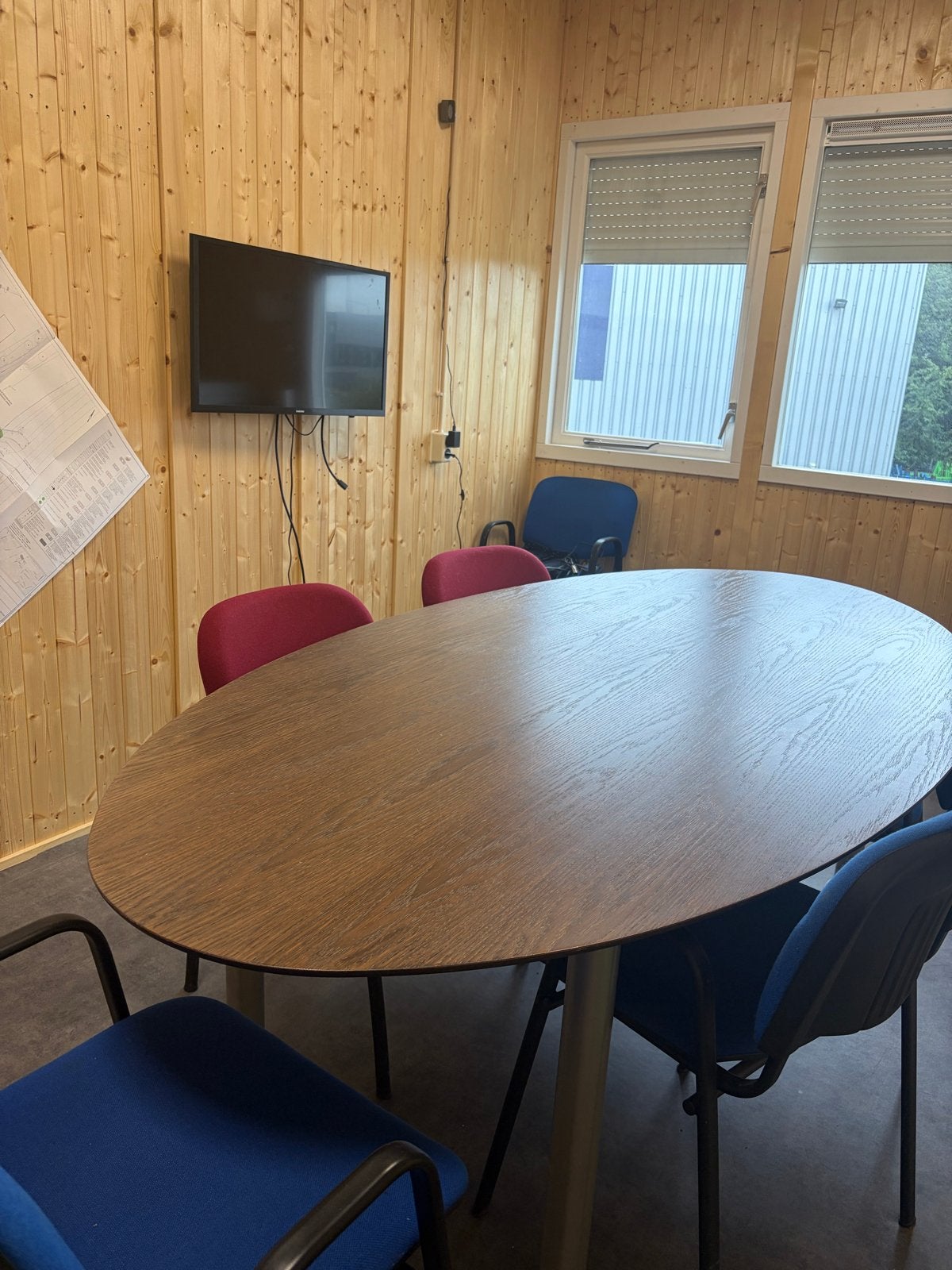Ovale vergadertafel met houtlook blad, Huis en Inrichting, Gebruikt, 200 cm of meer, Vijf personen of meer, Ovaal
