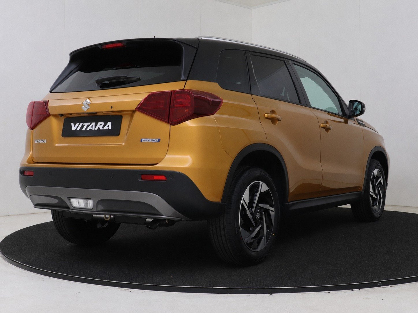 Suzuki Vitara 1.4 Boosterjet Smart Hybrid Style | Privacy Gl, Voorwielaandrijving, 12 maanden, Zwart, 4 cilinders