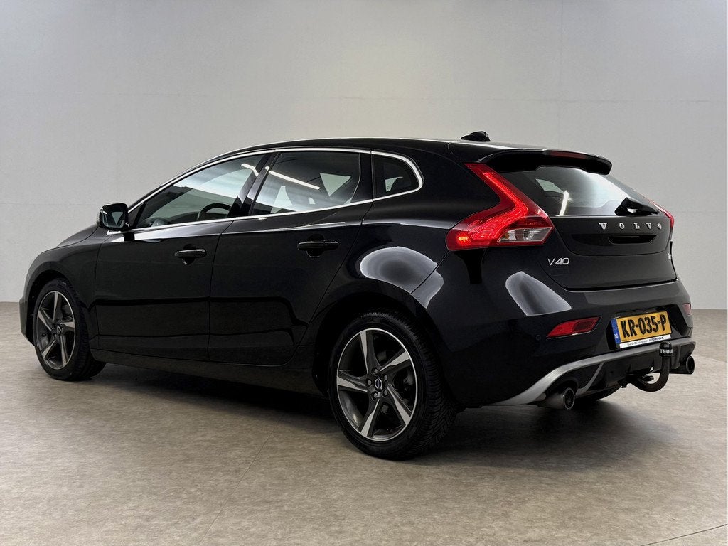Volvo V40 1.6 T2 R-Design | Virtual | Cruise | Clima | Navi, Auto's, Volvo, Voorwielaandrijving, Gebruikt, 4 cilinders, Zwart