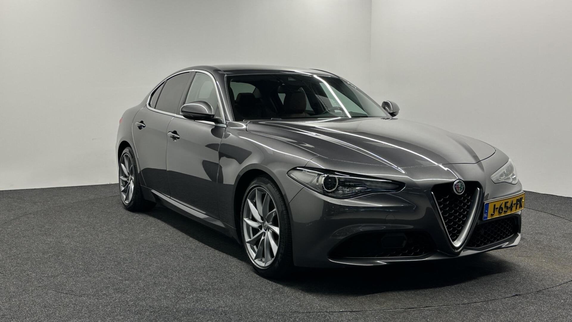 Alfa Romeo Giulia 2.0T Super LEER NAVI CRUISE CAMERA 77000 K, Auto's, Automaat, 745 kg, Achterwielaandrijving, Euro 6