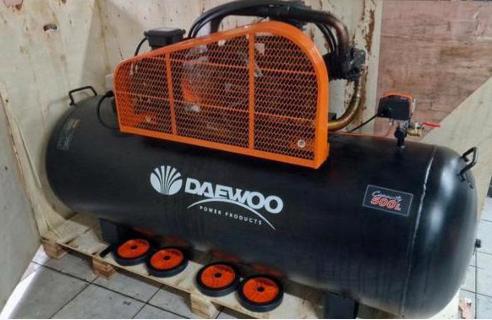 DAEWOO DAAX500L Compressor - 500L, 14 bar, 995 L/min, Doe-het-zelf en Verbouw, Compressors, Ophalen, 800 liter/min of meer, Nieuw