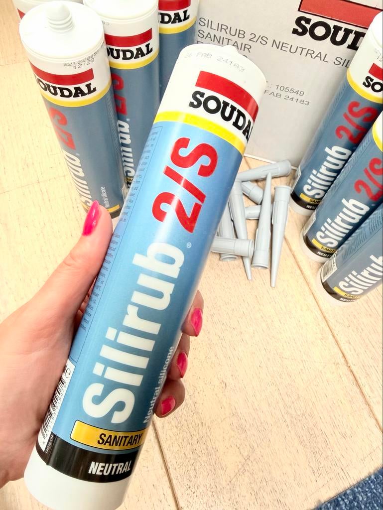 13 kokers Soudal Silirub 2/S Neutrale Siliconenkit Sanitair, Ophalen of Verzenden, Zo goed als nieuw