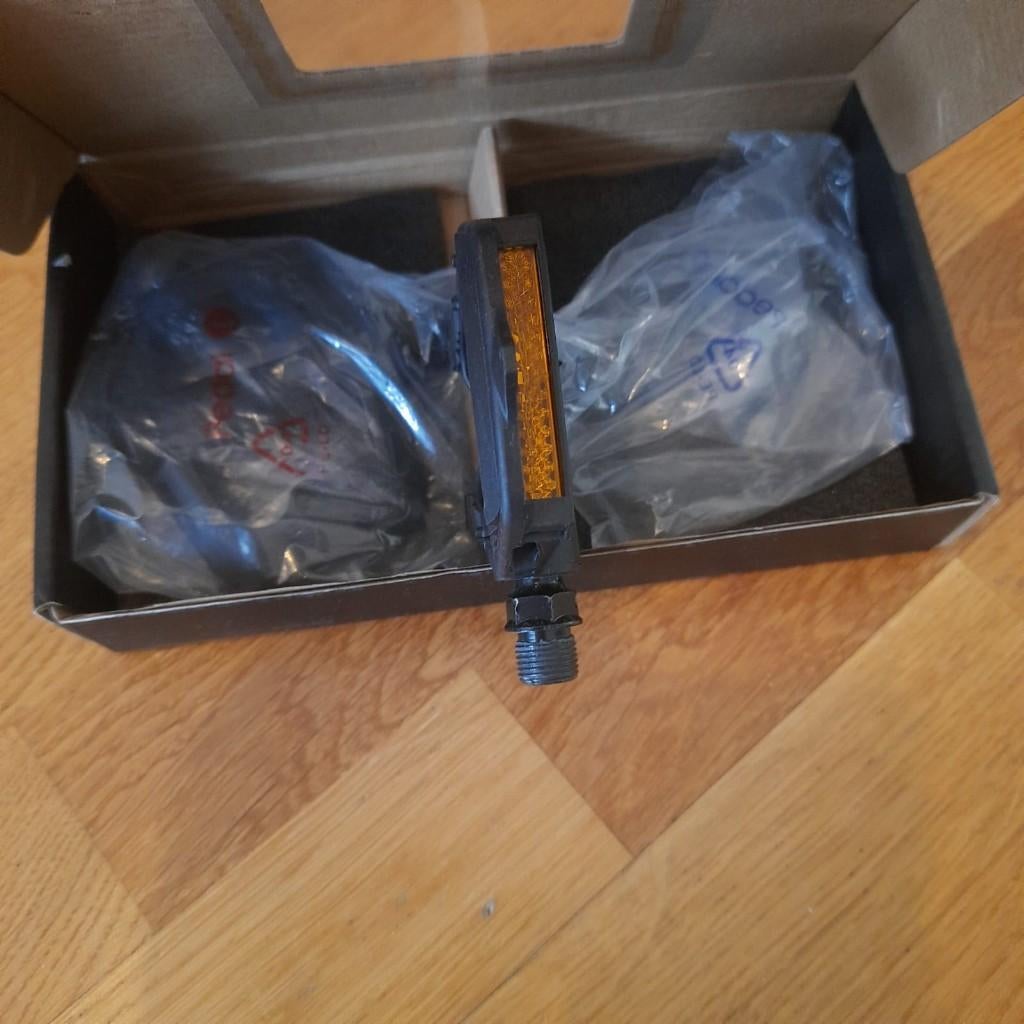 plastic bicycle pedals, Ophalen, Crankstel of Pedalen
