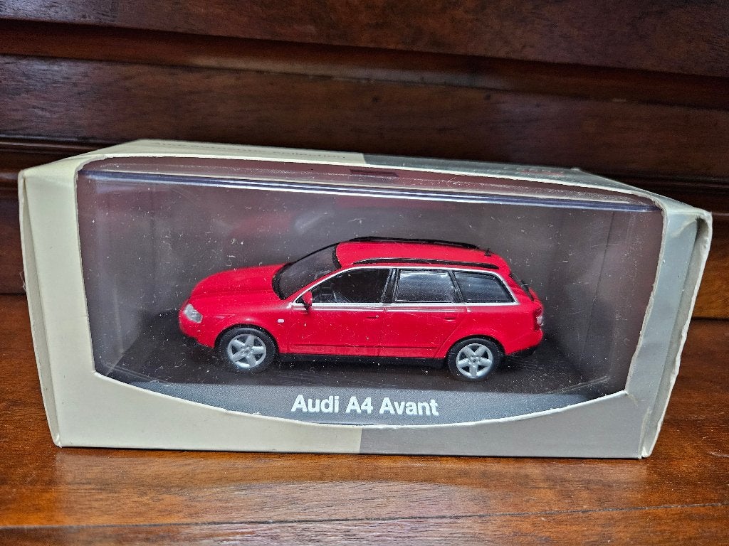 Minichamps Audi A4 Avant 1999 rood 1/43 in ovp, Ophalen of Verzenden, Zo goed als nieuw, Auto, MiniChamps