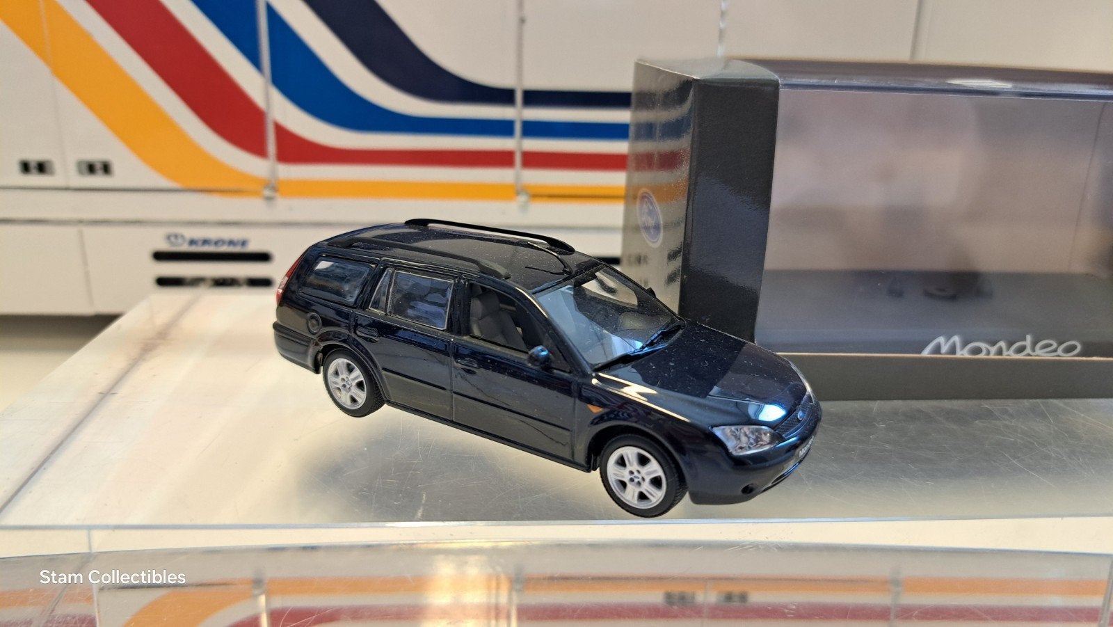 Minichamps Ford Mondeo MK3 Turnier Dark Blue Met. Dealer Ed., Hobby en Vrije tijd, Auto, Ophalen of Verzenden, Zo goed als nieuw