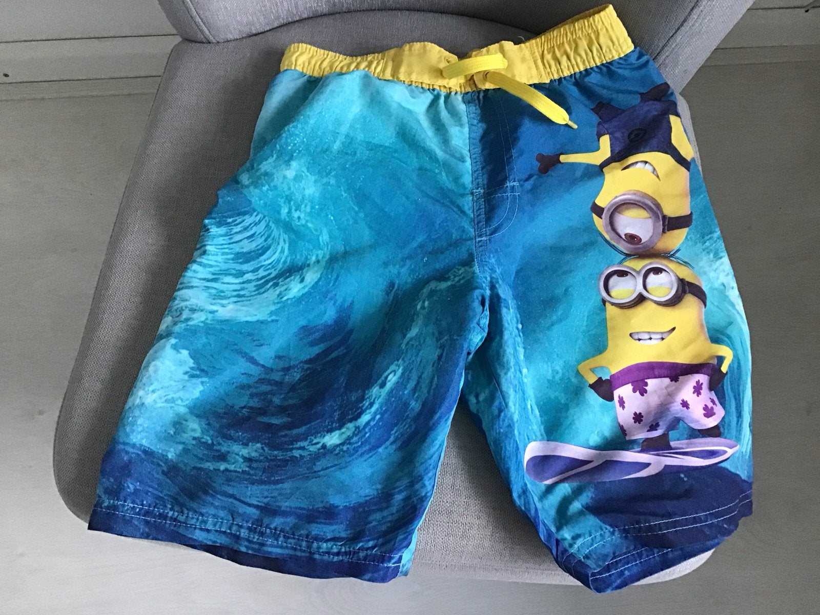 Minions zwembroek maat 128 als nieuw, Zo goed als nieuw, Zwembroek, Jongen, Ophalen of Verzenden