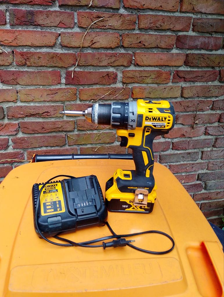 DeWalt DCD791 18V XR Accuboormachine met accu en lader, 600 watt of meer, Ophalen of Verzenden, Variabele snelheid, Zo goed als nieuw