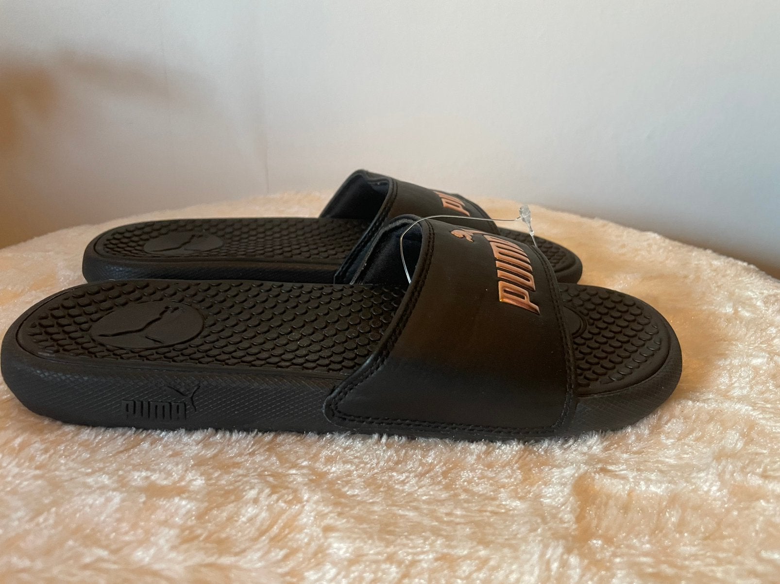 Nieuw! Puma zwarte slippers maat 38, Slippers, Verzenden, Zwart, Nieuw