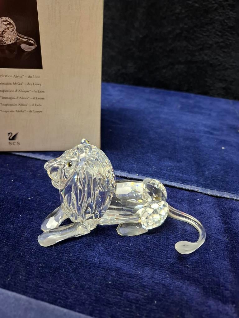 Swarovski Jaarstuk Leeuw 1995 Afrika Compleet, Verzamelen, Swarovski, Ophalen of Verzenden, Zo goed als nieuw, Figuurtje