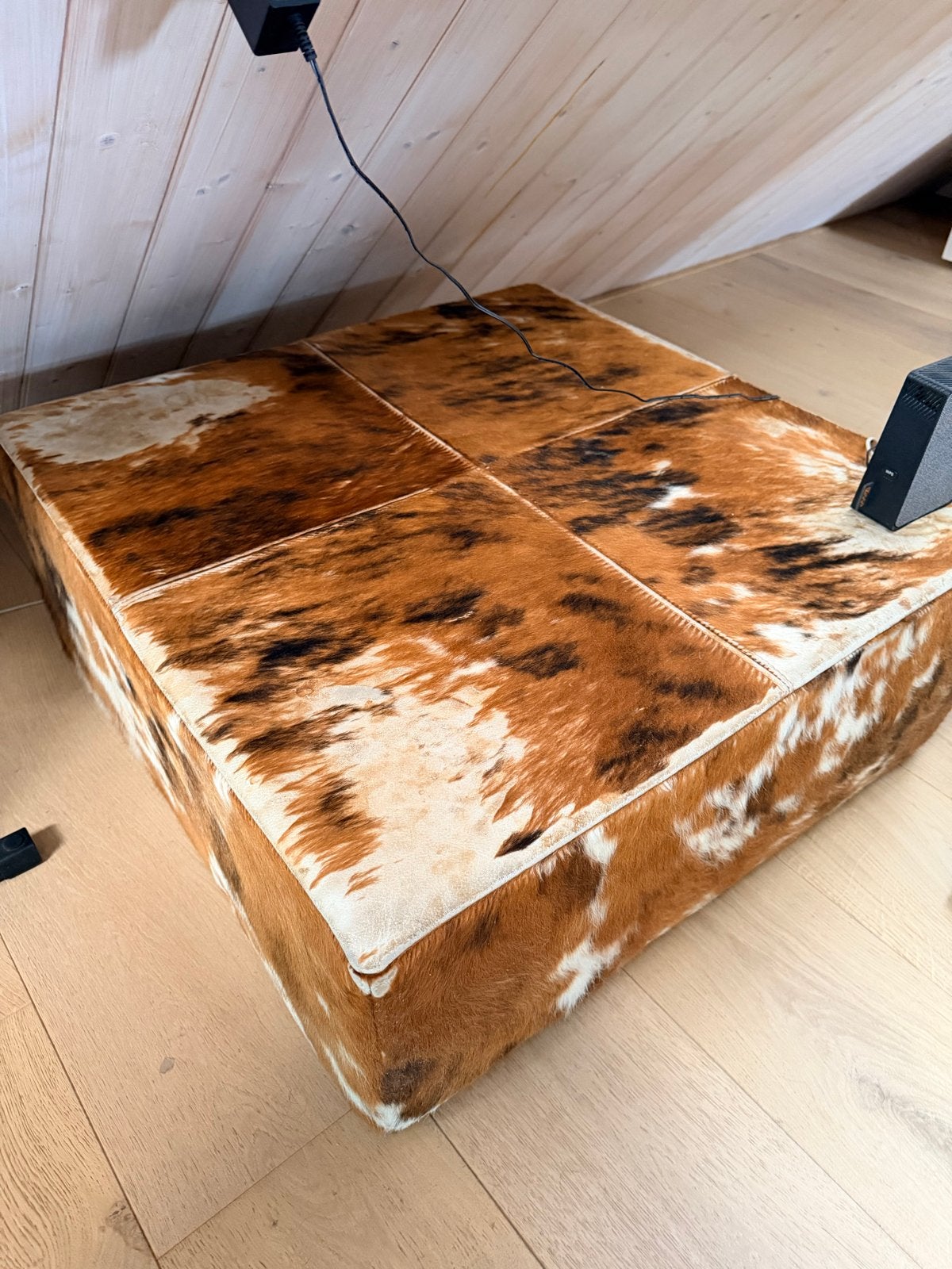 Poef van koeienhuid -, Huis en Inrichting, Ophalen, Gebruikt, Leer, 75 tot 100 cm