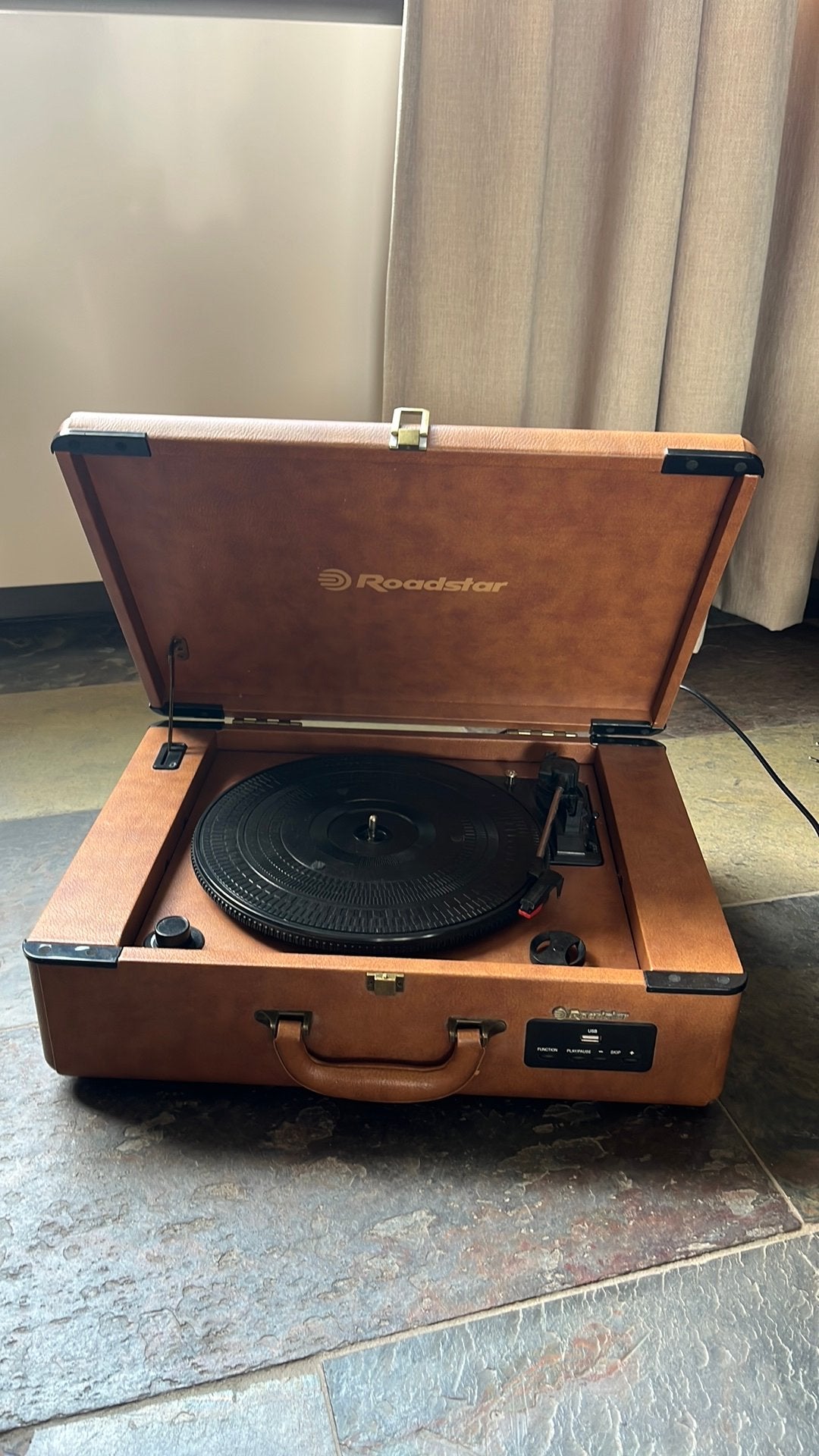 Koffer platenspeler / fm radio Roadstar, Zo goed als nieuw, USB-aansluiting, Platenspeler, Ophalen